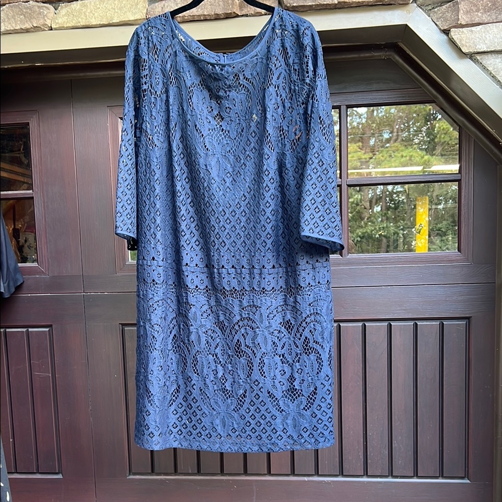 Elegant Blue Lace Midi Dress